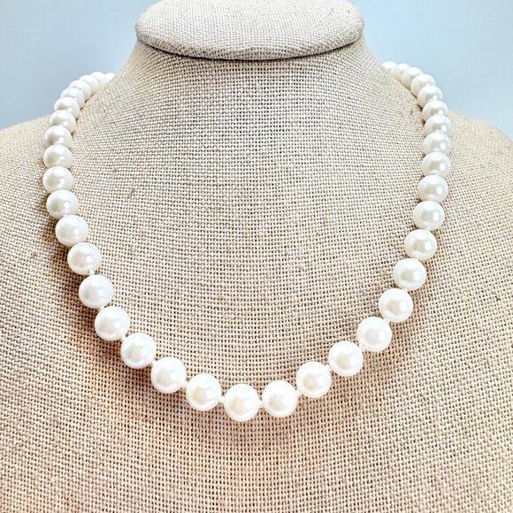 Cultured Pearl Necklace 14K Gold Clasp Knotted Strand vintage 5.5 -6MM 18.5